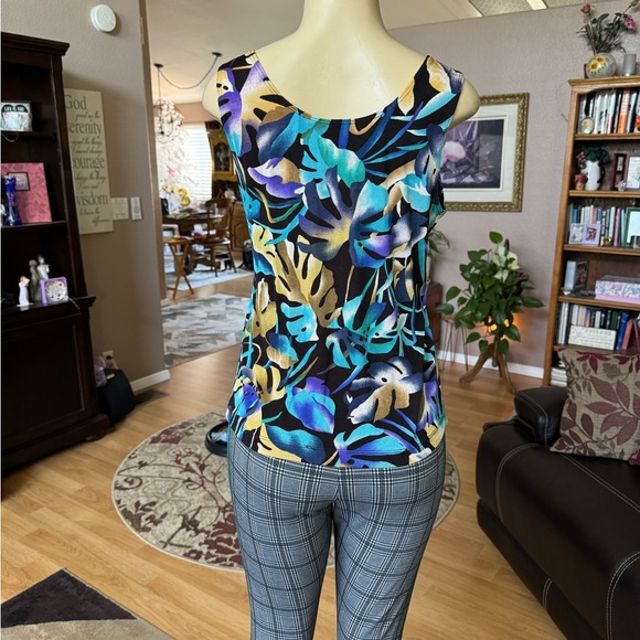 Chico’s multicolored sleeveless blouse-size L - Picture 2 of 10